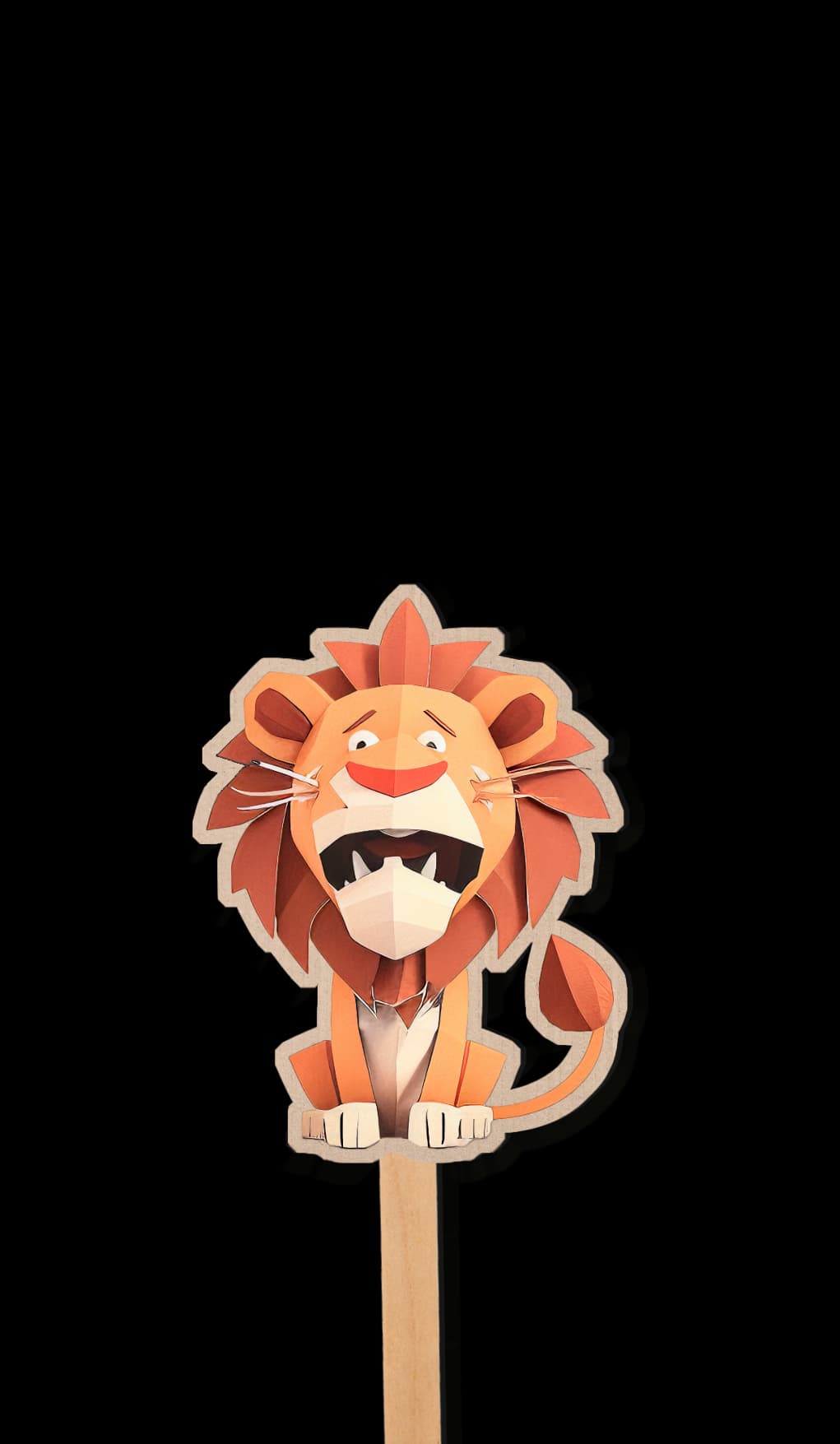 Leo, el león de melena naranja, mostrando su rugido